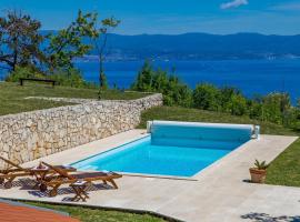Nice Home In Moscenice With 2 Bedrooms, Wifi And Outdoor Swimming Pool, hotel i Mošćenice