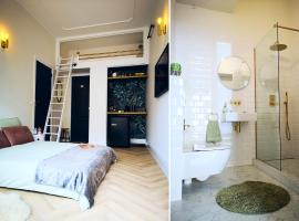 Luxurious Central Studio in Monumental Warehouse