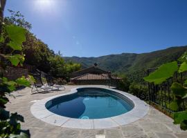 Antichi Sentieri, hotel with pools in Serravalle