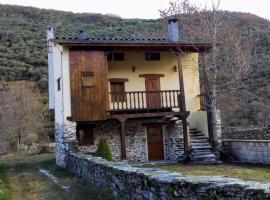 Casa Rural El Llao Y Los Fresnos - El Urogallo, lavprishotell i Murias de Paredes