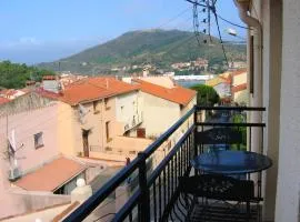 Appartement avec vue sur mer à Port-Vendres, 60 m², balcons.