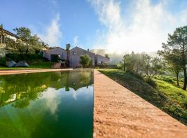 Vale do Ninho Nature Houses, hotel con estacionamiento en Ferraria de São João