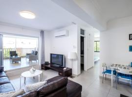Lovely 2 BR Vacation Apt Kohili Beach - 3 Min Walk, Hotel in Paralimni