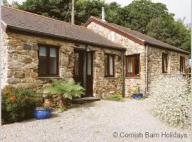 The Snug at Cornish Barn Holidays, casa rústica em Truro