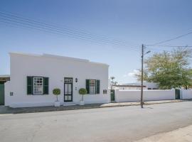 54 on Middle - Solar-powered stay, hotel di Graaff-Reinet