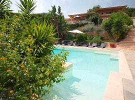 Villa Mimosa, hotel ob plaži v mestu Favone
