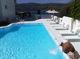 Scorpios Hotel & Suites, hotel a Samos
