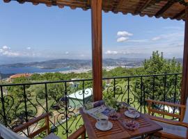 IATROU HOUSE- villa WITH INCREDIBLE VIEW, αγροικία στην Πορταριά