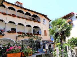 Casa Colonne Fiorite, hotell i Cannobio