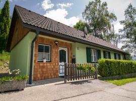 Ferienhaus Stolz, cheap hotel in Sankt Peter am Kammersberg