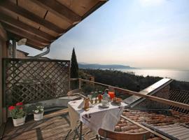 Betta - Newly Renovated Lake-View Terrace Apartment, Peaceful and Silent Surroundings, holiday rental in Toscolano Maderno