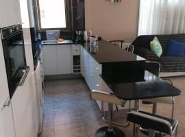 APARTAMENTO CON WIFI Y PISCINA EN BLANES FRENTE A LA PLAYA - Costa Brava, hotel a Blanes