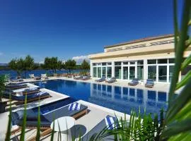 Hotel Antica-Seafront hotel with comfortable rooms and pool