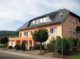 Landhaus Goeres, hotel in Briedel