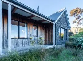 Fantail Cottage with Sea Views - Akaroa Home