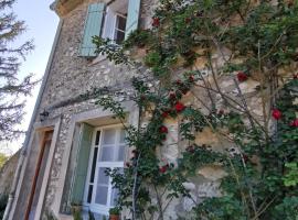 Mas de Férigoulet -"La Rose des Vents"& Univers enfants "Lou Pitchoun", hotel en Orgon