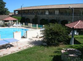 Hôtel de la Madeleine à Tornac, hotel v mestu Tornac