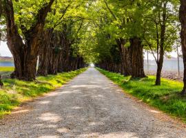 AGRITURISMO LE CORTI DELLA GUALDANA, pet-friendly hotel in Voghera