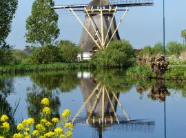 Mondriaanmolen, a real Windmill close to Amsterdam, hotel v destinácii Abcoude