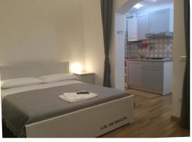 La Piazzetta B&B - Mini appartamento con ingresso indipendente, bed & breakfast σε Ισέρνια