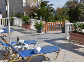 NIKOS APARTMENTS, serviced apartment sa Laganas