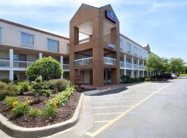 Howard Johnson by Wyndham Romulus Detroit Metro Airport، فندق في رومولوس