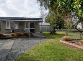Accommodation Fiordland The Bach - One Bedroom Cottage at 226B Milford Road, holiday home in Te Anau