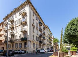 Apartment on Dante street next to the sea, пляжный отель в Ницце