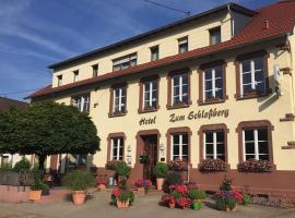 Hotel Restaurant zum Schlossberg – hotel w mieście Wadern