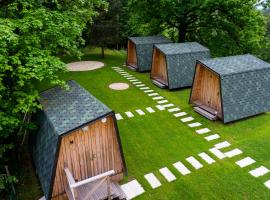 Viesnīca Glamping Health Resort pilsētā Kamnika