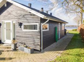 Nice Home In Sunds With 3 Bedrooms And Wifi, feriehus i Sunds