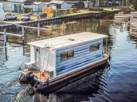 Stunning Ship In Hennigsdorf With Lake View