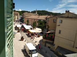 Maison de village, les hirondelles, olcsó hotel Cadenet-ben