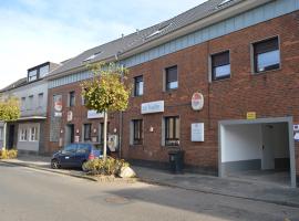 Pension Zur Traube, hotel with parking in Bergheim