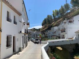 Casa Cueva El Puente, hôtel à Setenil de las Bodegas