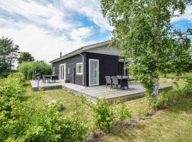 Lovely Home In Juelsminde With Kitchen, hotel in Sønderby