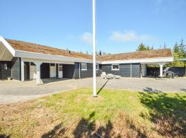 Pet Friendly Home In R&oslash;m&oslash; With Kitchen, hotel 4 estrellas en Bolilmark