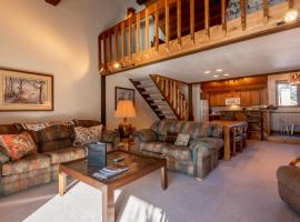 Sunburst Condo 2749 On Golf Course with Mt Views and Elkhorn Amenities, feriebolig i Elkhorn Village