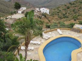 ALBARICO RETREAT, hotel with parking in Bédar