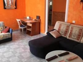 3 bedrooms house with enclosed garden and wifi at El Tablero 3 km away from the beach, hotelli kohteessa El Tablero