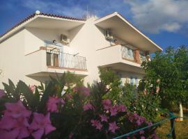 Seaview Saravari Studios, hotel in zona Aliki Lake, Áyios Aléxandros