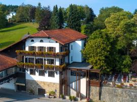 Landhotel Gottinger, hotel v destinaci Waldkirchen