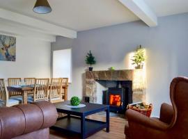 The Coolins cottage with wood burner, hotel con parking en Strathcarron