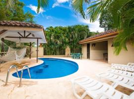 Nicely priced well-decorated unit with pool near beach in Brasilito, hotel Brasilitóban