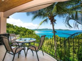 Dazzling ocean views from a bluff in Flamingo - magnificent inside and out，弗拉明戈海灘的飯店