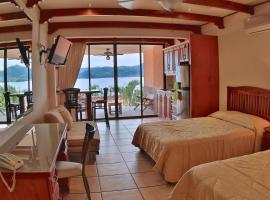 Hotel room-style ocean-view unit in Flamingo with pool, viešbutis mieste Playa Flamingo