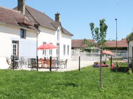 La ferme de mon enfance, pet-friendly hotel in Villechétif