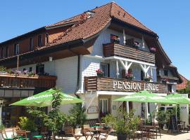 Pension Linde, hotel s parkiralištem u gradu 'Höchenschwand'