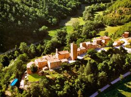 Agriturismo Biologico Castello Della Pieve، فندق مع مسابح في Mercatello sul Metauro