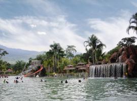 Hotel Felda Residence Hot Springs, hotel rom&acirc;ntico em Sungkai
